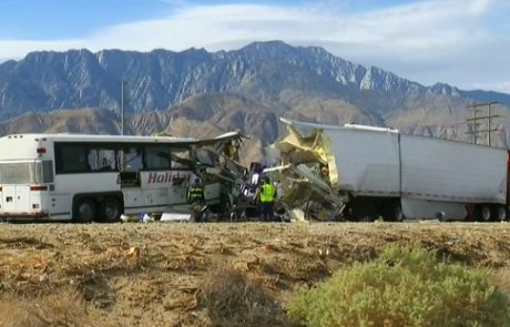 V trčenju avtobusa in tovornjaka v Kaliforniji 13 mrtvih in več kot 30 ranjenih