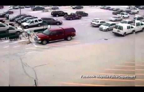 Neverjetno: Na poti s parkirišča uničil kar 10 avtomobilov! (video)