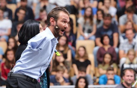 Motivator Nick Vujicic tisočem mladim v Kopru: Ustavite nasilje v šolah