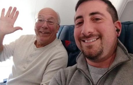 “Kakšen fantastičen oče”: Kupil kar šest letalskih vozovnic, da bi božič preživel s hčerko