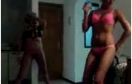 VIDEO: Grdo padla med plesom v spodnjem perilu