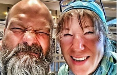 Švicarski par prekolesaril 17000 km, da je v Pjongčangu videl sina, ki nastopa na olimpijskih igrah