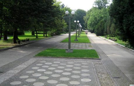 Občina končno v prenovo promenade v Mestnem parku