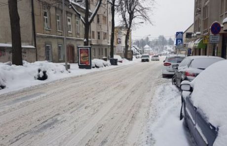 FOTO in VIDEO: Ceste v Mariboru polne snega, spolzko je in nevarno