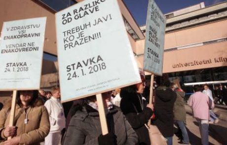 Na protestnem shodu pred vlado: »Za razliko od glave trebuh javi, ko je prazen«