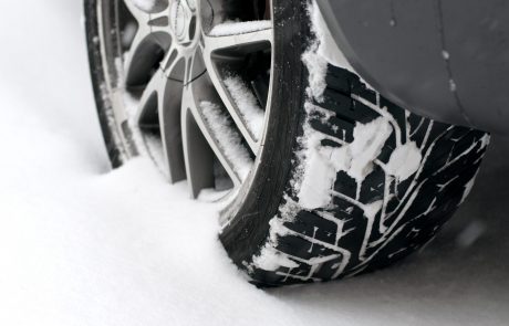 5 predpisov o zimski opremi, ki jih bi moral poznati vsak voznik