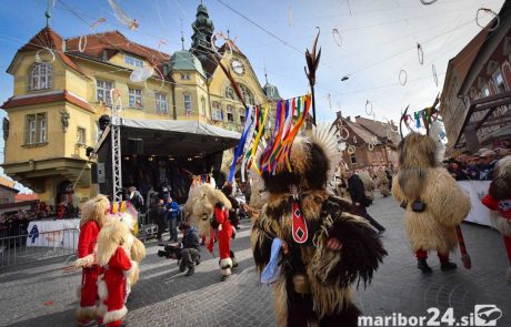 FOTO: Več kot 2500 mask na ptujski povorki navdušilo rekordno število obiskovalcev