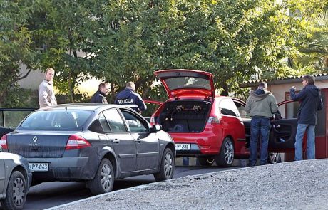 Bivši komandir trdi, da policistu ni naročil, naj opere kolege