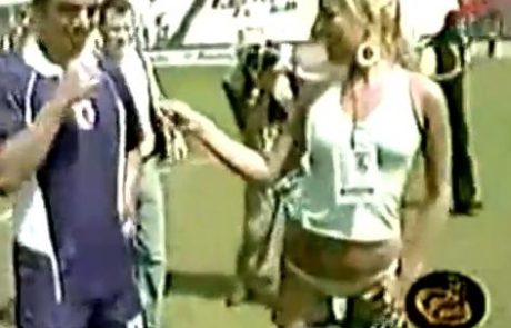 VIDEO: Seksi novinarka nogometašu pokazala hlačke
