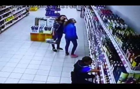 VIDEO: Kamere ujele katastrofalno sesutje polic z alkoholom