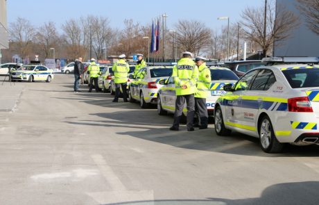 Policisti nad prekrškarje z novimi vozili in helikopterjem