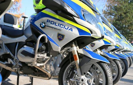 FOTO: Policistom 43 novih motornih vozil