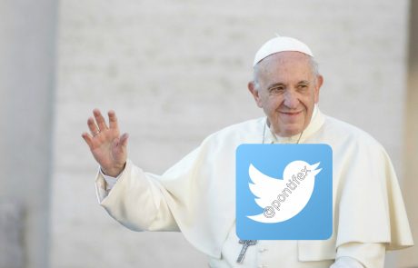 Papež ima na Twitterju neverjetno število sledilcev, a Katy Perry in Obami ne seže niti do kolena