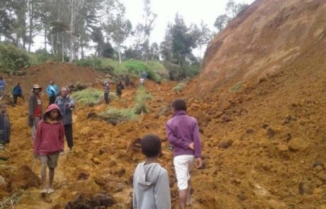 V potresu na Papui Novi Gvineji umrlo prek 30 ljudi