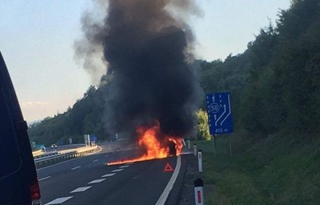 Previdno: Na avtocesti pred Mariborom gori vozilo