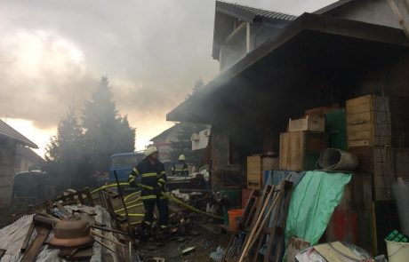 FOTO: Ognjeni zublji so objekt in opremo popolnoma uničili