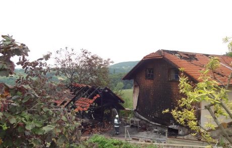 FOTO: V okolici Maribora ogenj poškodoval hišo