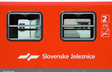 Slovenske železnice prodajajo 11 lokomotiv v skupni vrednosti 1,96 milijona evrov