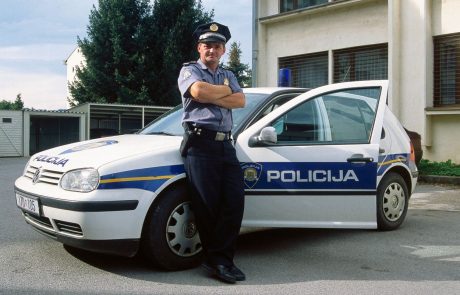 Hrvati ogorčeni nad pokvarjenimi policisti, ki trgujejo z drogo in opravljajo storitve na črno