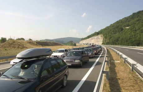 Vozniki, pozor: Na gorenjski avtocesti šestkilometrski zastoj