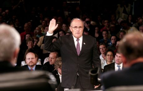 Newyorško pravniško združenje sprožilo preiskavo Giulianija saj naj bi ta igral pomembno vlogo pri napadu na kongres