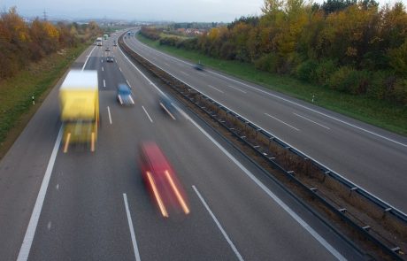 Z novembrom prepoved prehitevanja za tovornjake po celotnem avtocestnem omrežju