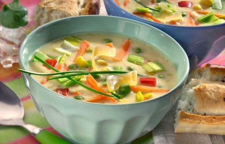 To je čarobna juha, ki topi kilograme: Lahka je za pripravo, poceni in zares učinkovita