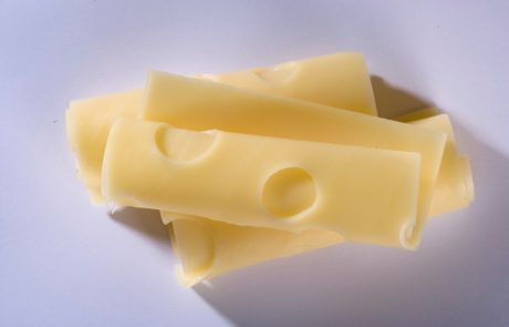 ﻿Znanstveniki so ugotovili, da te sir lahko enako zasvoji kot trde droge
