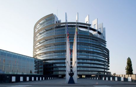 Evropski parlament bo na plenarnem zasedanju v Strasbourgu danes razpravljal o temeljnih pravicah in vladavini prava v Sloveniji
