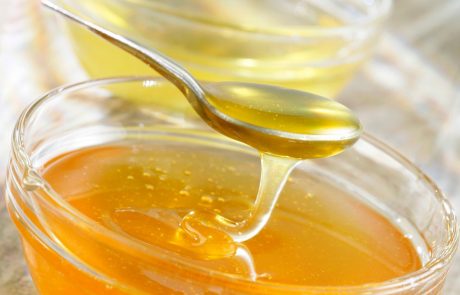 Kako samo ena žlica medu v kozarcu vode vpliva na vaše telo?