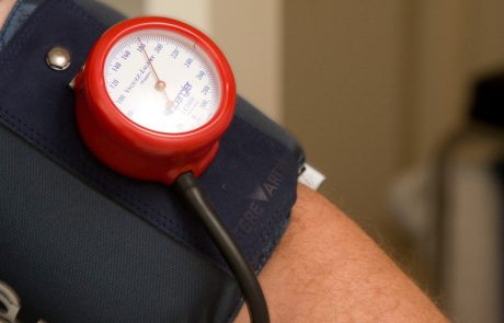 Skoraj vsak drugi odrasel Slovenec ima zvišan krvni tlak