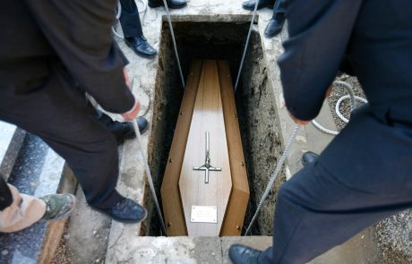 V Nemčiji se soočajo s pomanjkanjem pogrebnikov