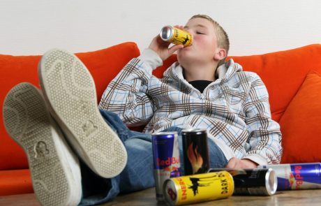 Energijske pijače – tako dobre, a tako nevarne – pije vsak drugi mladostnik