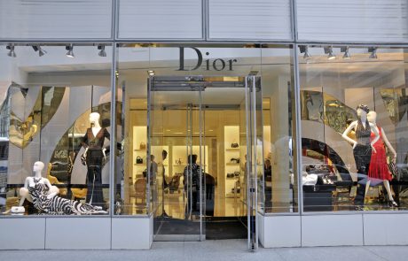Lastnik Louisa Vuittona v nakup modnega imperija Dior