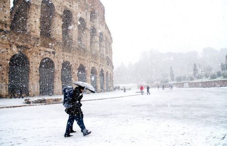 V Rimu sneži prvič po šestih letih, šole zaprte