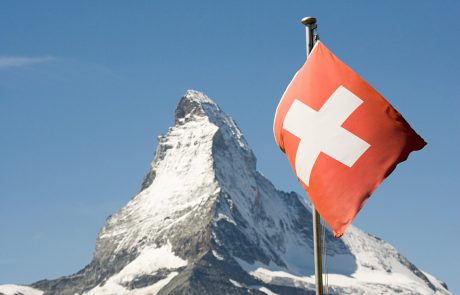 Švica se sklicuje na nevtralnost, državljani medtem zahtevajo ukrepanje zoper Rusijo