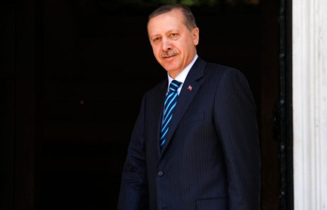 Erdogan pred volitvami obljubil kavarne z brezplačno kavo, čajem in slaščicami