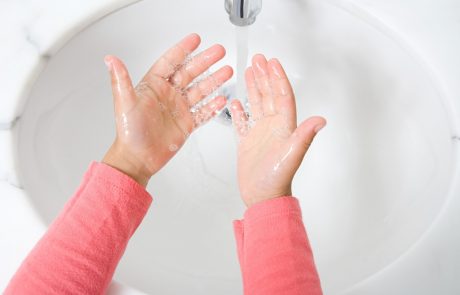 Si vedela, da umivanje rok povzroča pozitivno mišljenje?