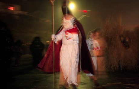 Bliža se prihod sv. Miklavža, ki bo na predvečer svojega godu prinesel pridnim otrokom darila, porednim pa šibe