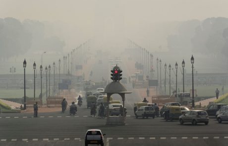 V New Delhiju razglasili izredne razmere zaradi onesnaženega zraka