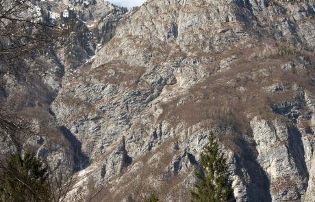 Kamniški gorski reševalci izpod Kamniškega sedla rešili dva ponesrečena