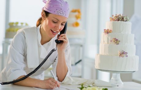 Mladoporočenca sta naročila torto brez napisa, tisto, kar sta dobila na poročni dan, pa nista pričakovala