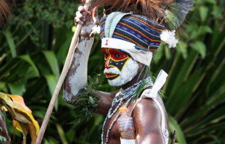 V Papui Novi Gvineji v nasilju med plemeni več mrtvih, tudi številne ženske in otroci