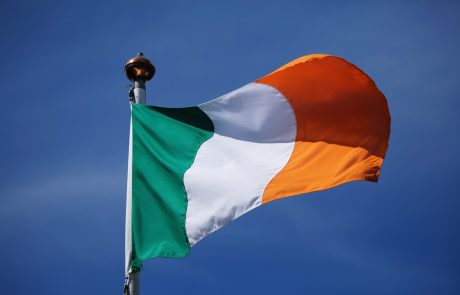 Veliko povpraševanje po irskih potnih listih iz Velike Britanije ne upada
