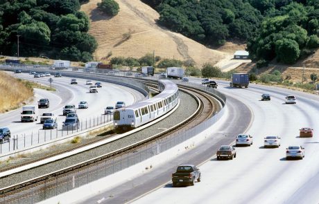 Kalifornija po več kot 20 letih še vedno ni sposobna zgraditi hitre železnice med San Franciscom in Los Angelesom