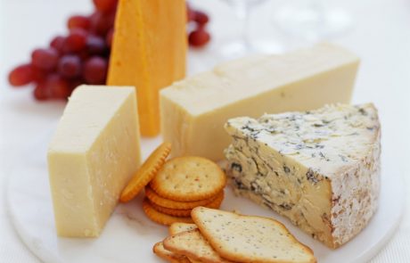 Švicarski sirar po številnih smrtnih žrtvah sredi preiskave
