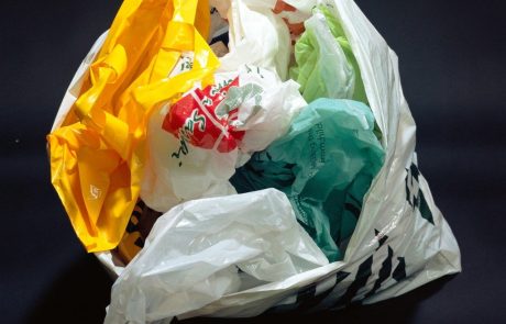 Poljska zaostruje prepoved brezplačnih plastičnih vrečk