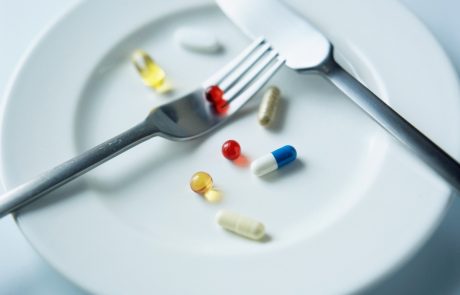 Nam vitaminske tablete in dodatki res koristijo?