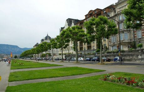 Zaradi koronavirusa v Švici prepovedali vse večje dogodke, med drugim tudi avtomobilski sejem v Ženevi
