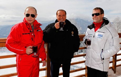 Italijani besni na Berlusconija, ki se hvali s prijateljem Putinom